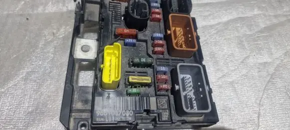 Peugeot 307 Fuse module 9661087080 BSML1100