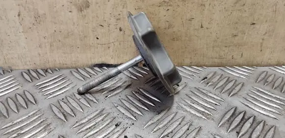 Nissan X-Trail T31 Spare wheel bolt 