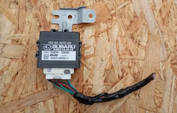 Subaru Outback Light module LCM 84051AJ010 2560020095