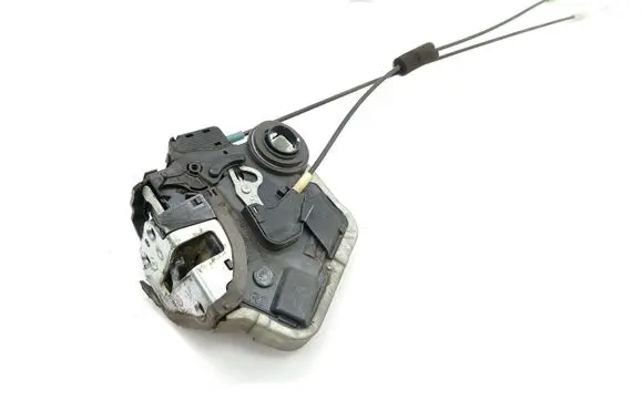 Suzuki Grand Vitara II Rear door lock 6D0313