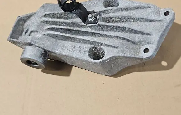 BMW X5 G05 Engine mounting bracket 6861559 18574710