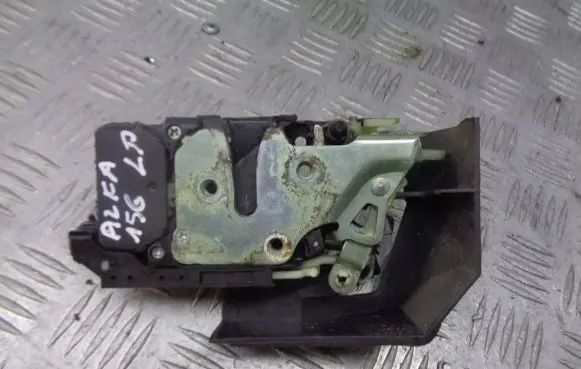 Alfa Romeo 156 Front door lock 18110241