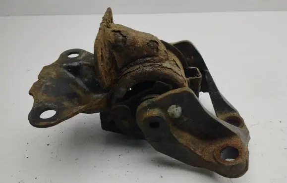 Mazda CX-7 Engine mount bracket