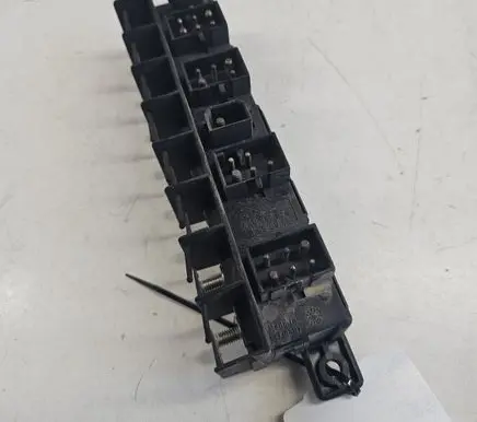 Audi A6 S6 C4 4A Fuse module 4A0941822