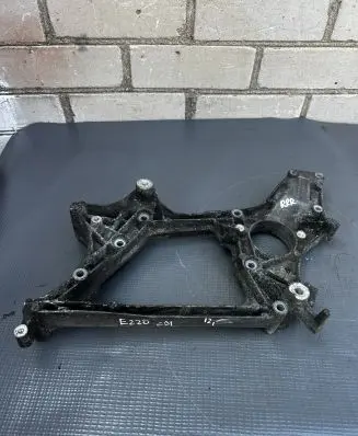 Mercedes-Benz E W212 Generator/alternator bracket A6512011909