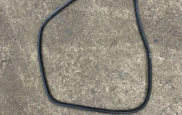 Porsche Macan (95B) Front door rubber seal 