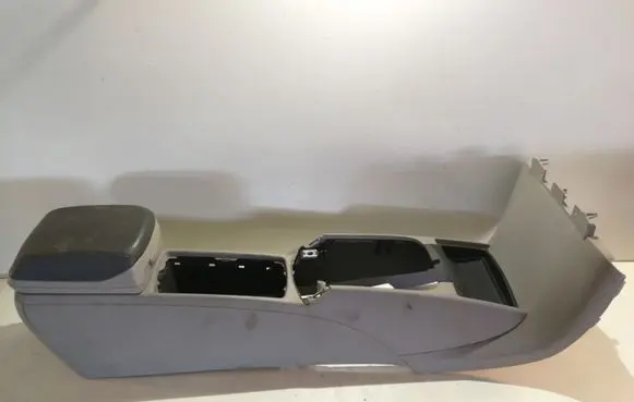 Volvo V50 Center console 8687408