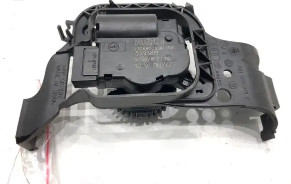 Skoda Fabia Mk3 (NJ) Air flap motor/actuator V3268003