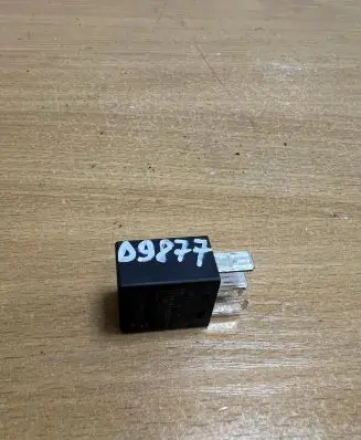 Mercedes-Benz ML W164 Other relay 0035420219 D9877