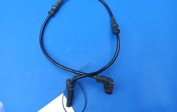 Mercedes-Benz C W203 ABS brake wheel speed sensor A2035400417 2105407681