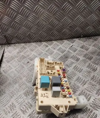 Toyota Corolla Verso AR10 Fuse box set 892210f010