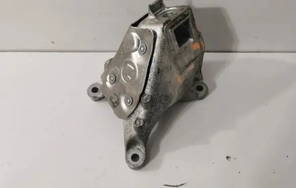 BMW 7 G11 G12 Engine mounting bracket 6870754
