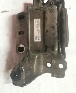 Engine mount bracket