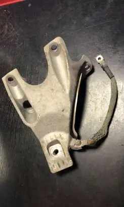 BMW 5 E60 E61 Engine mounting bracket 6770940