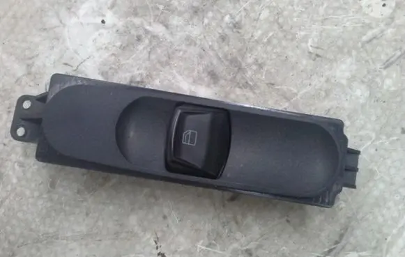 Mercedes-Benz Vito Viano W639 Electric window control switch A6395450613