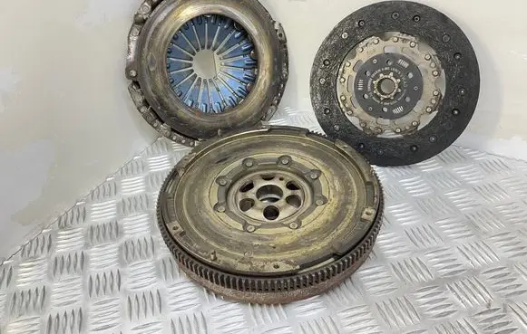 Volkswagen Scirocco Clutch set kit 03G105266BR 03G141031G