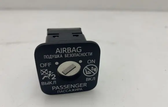 Lexus CT 200H Passenger airbag on/off switch 
