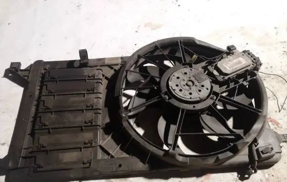 Mazda 3 I Radiator cooling fan shroud 3135103753