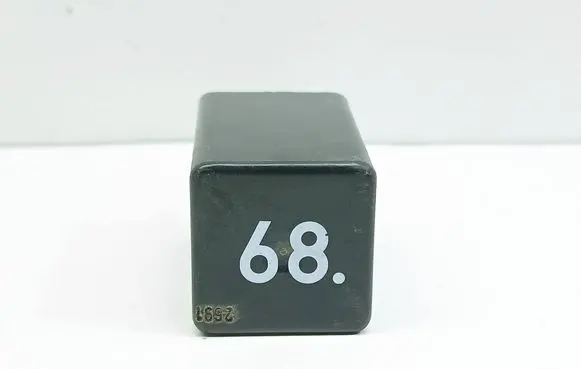 Audi 80 90 B3 Other relay 811919098B 05896410