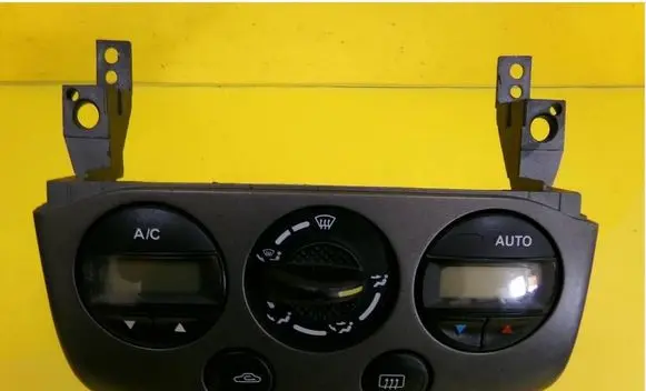 Nissan Primera Climate control unit 275109F600