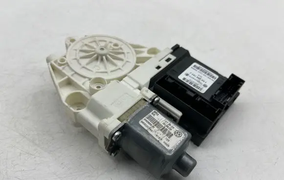 Volkswagen Tiguan Front door window regulator motor 1K0959793J