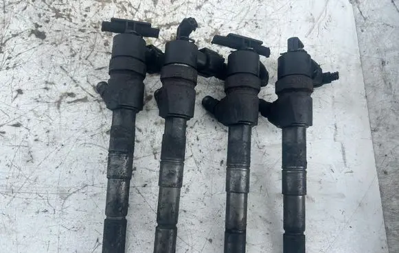 Opel Insignia A Fuel injectors set 0445110423 55577668