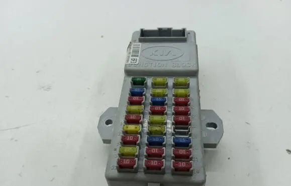KIA Sorento Fuse module 911713E920 AK6510A07016N