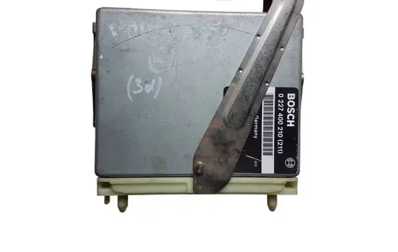 Volvo 850 Engine control unit/module 0227400210