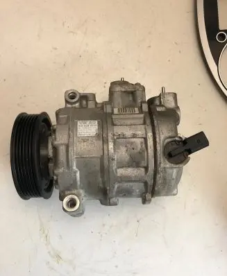 Volkswagen Jetta VI Air conditioning (A/C) compressor (pump) 1K0820859S