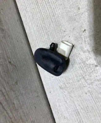 Windshield washer spray nozzle