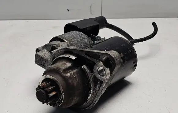 Volkswagen Polo V 6R Starter motor 0001120410 08H911023A 20100907