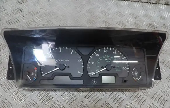 Land Rover Discovery Speedometer (instrument cluster) YAC001540