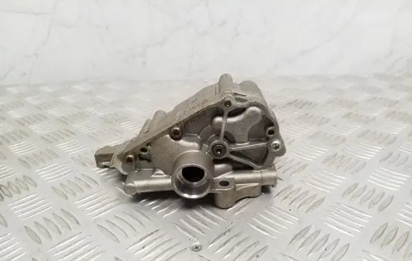 BMW 5 F10 F11 Oil pump 7613549
