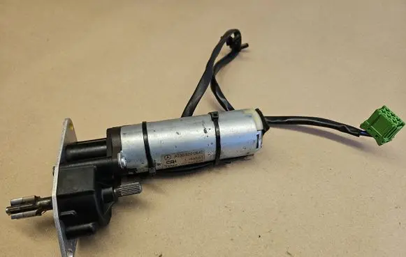 Mercedes-Benz SL R230 Seat adjustment motor A2308200642 2308200642