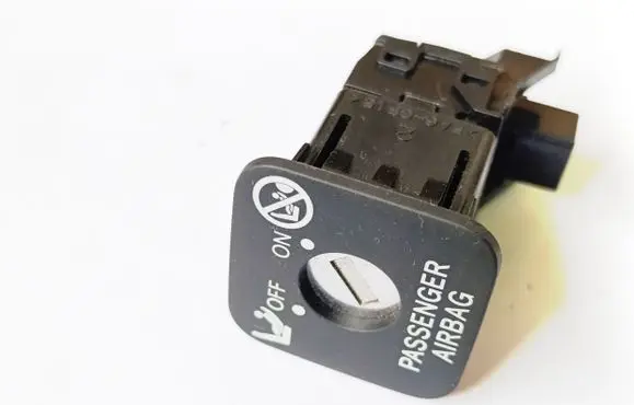 Passenger airbag on/off switch