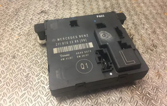 Mercedes-Benz E W211 Door control unit/module 2118703385 A2118703385