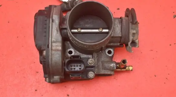 Volkswagen Bora Throttle body valve 06A133064H