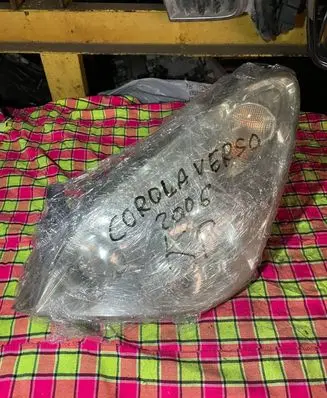 Toyota Corolla Verso AR10 Headlight/headlamp
