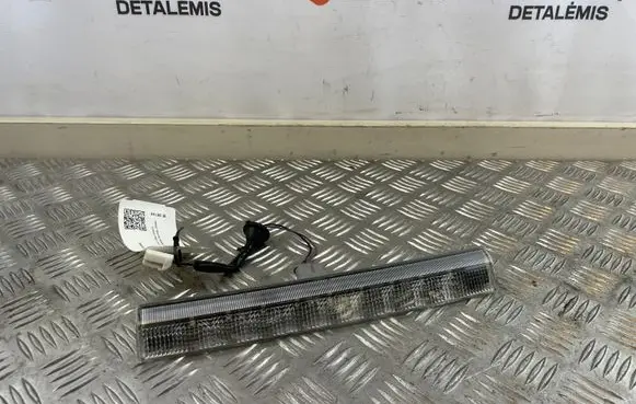 Toyota RAV 4 (XA50) Third/center stoplight