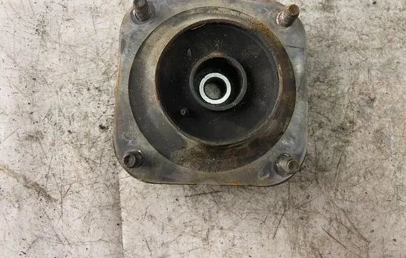 KIA Carens I Front upper strut mount 