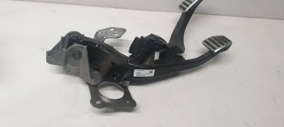 Volvo V60 Accelerator throttle pedal C95YE04 31329371 6PV01083430
