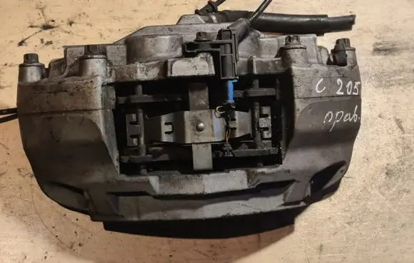 Mercedes-Benz C W205 Front brake caliper 01178 2020R 16G17