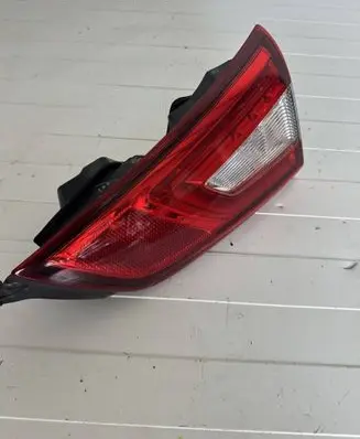 Tailgate rear/tail lights