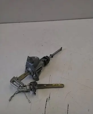 Hyundai i40 Front door lock (next to the handle) 