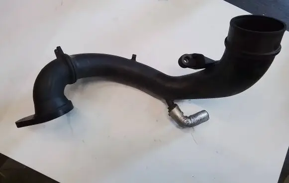 Renault Master III Engine coolant pipe/hose 165763705R