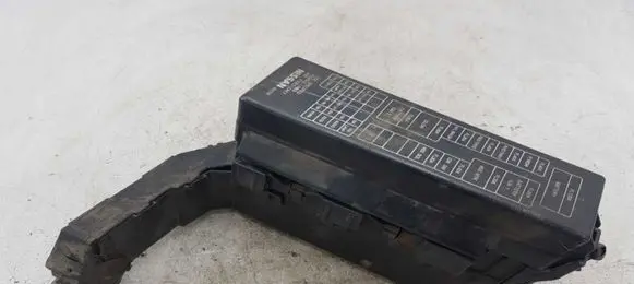 Nissan X-Trail T30 Fuse module AV705