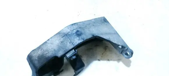 Volvo S40, V40 Engine mounting bracket 8200157461