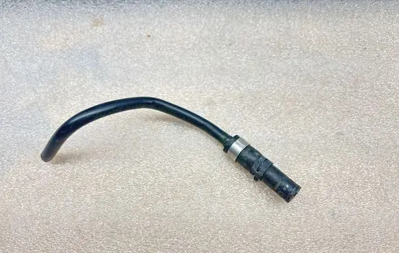 Coolant pipe/hose