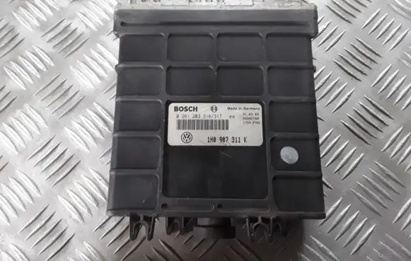 Volkswagen Golf III Engine control unit/module 0261203316317 1H0907311K 26SA2760