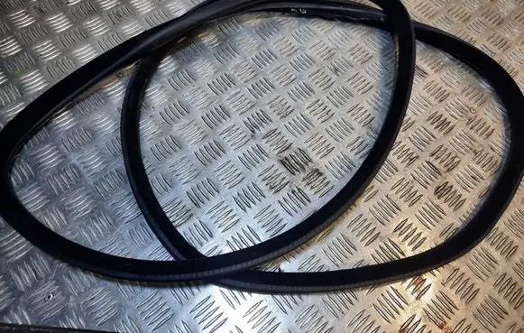 BMW 5 F10 F11 Rear door rubber seal (on body) 